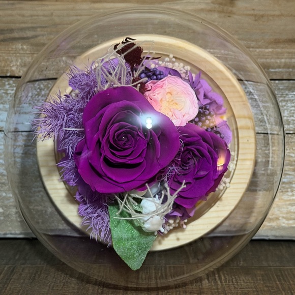 Preserved Roses Gift with LED Light - Picture 5 of 5